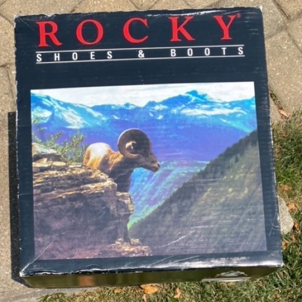NEW, ROCKY 600, WATERPROOF, THINSULATE/INSULATION SIZE 12M BOOTS. BR